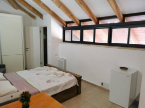Stunning apartment located in the heart of the city center, close to a synagogue, train station, Mahane Yehuda market, etc.